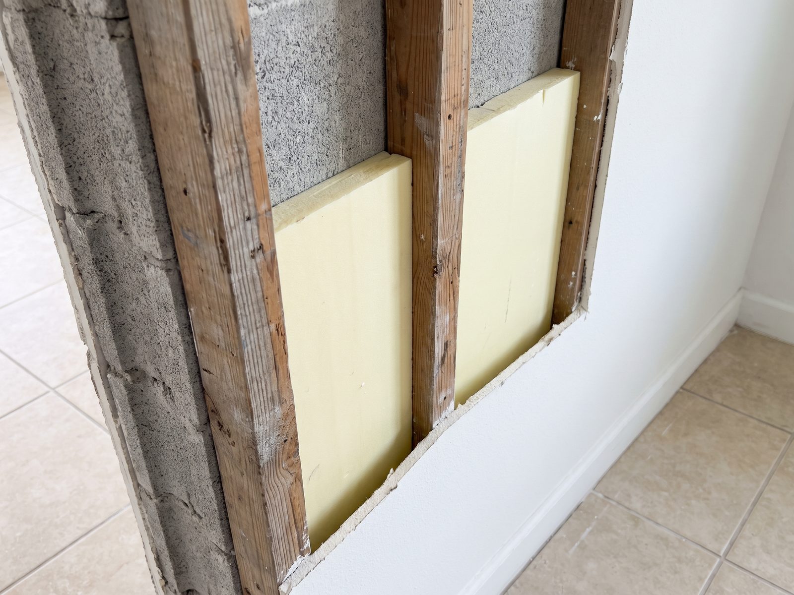 Florida Block Wall Assembly in Section | Restoration Doctor Cut-away section of a Florida block wall showing furring strips, foam board and drywall layers.
